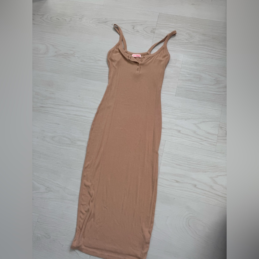Elegant Tan Sleeveless Dress